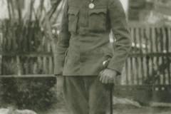 Luigi Grusovin nel 1917. Sul colletto della divisa in panno invernale si notano le edelweiss ( stelle alpine), distintivo delle truppe alpine austriache