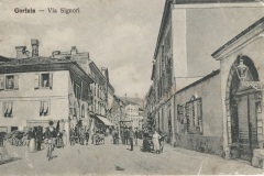 Cartolina illustrata della via dei Signori, attuale via Carducci, spedita da Lubiana il 12 luglio 1918 per il campo profughi di Sazavou (fronte)