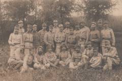 Gruppo di soldati trentini e giuliani del 2° TKJ. Giovanni Mighetti è il secondo in piedi da destra (12 settembre 1917)