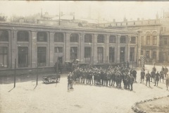 Gruppo di ufficiali sul piazzale del campo di prigionia di Halle. Novembre 1918