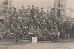 1917. Foto di gruppo di una unità di soldati di fanteria austro ungarici. Giuseppe Madriz è indicato dalla crocetta